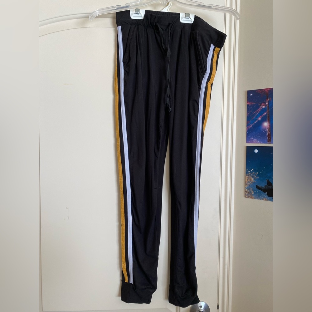 Almost Famous Medium Sweatpants